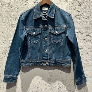 Vintage made in Hong Kong short blue denim Gap jacket, tag size M best for XS/S